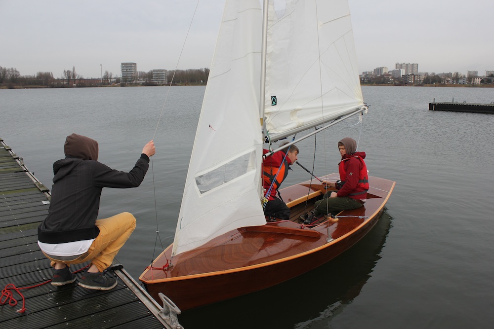 The Belgian Wooden Snipe is Sailing Image