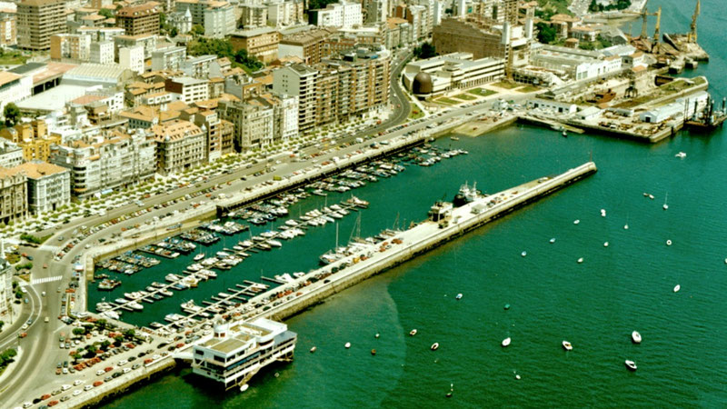 Regata Femenina in Santander Image